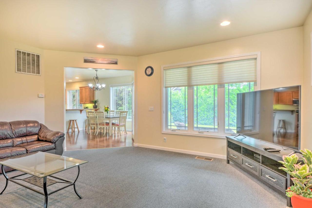 Charming Medford Getaway About 4 Miles To Downtown! Villa Exterior photo