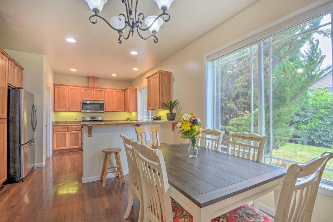 Charming Medford Getaway About 4 Miles To Downtown! Villa Exterior photo